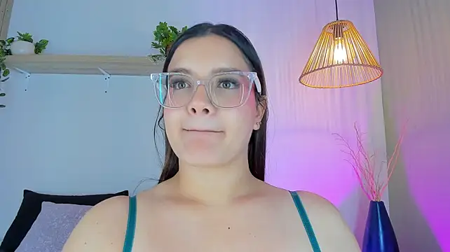 Isabella_Whiitee_ live cam on StripChat