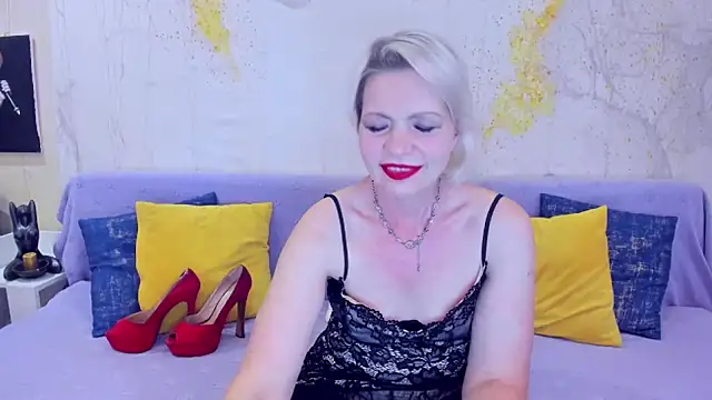 BeautyName live cam on StripChat