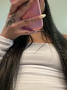 LilacNoir webcam