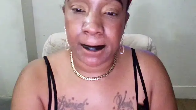 mzpretty444 (F milf) - smoke f & vibe 
