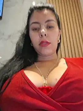 Luianna live cam on StripChat