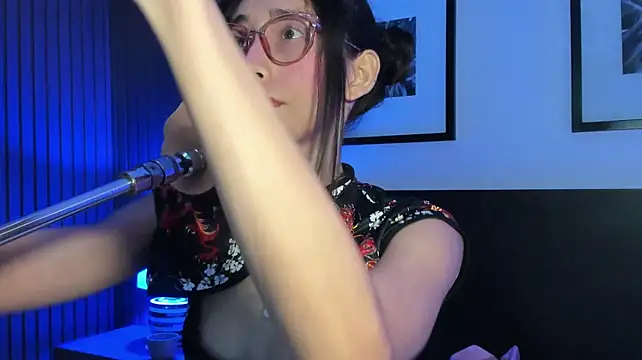 doll_bella_ live cam on StripChat