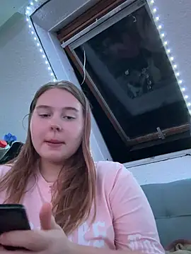 sassi_babe (G teen) - Titten im bh 3 min