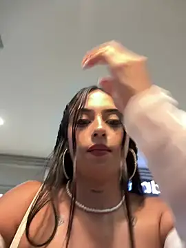 LilacNoir webcam