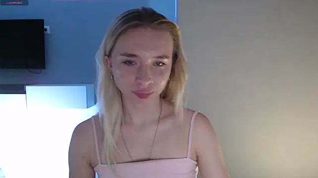 Emily_Hartt webcam