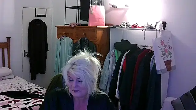 Miahotmilf webcam