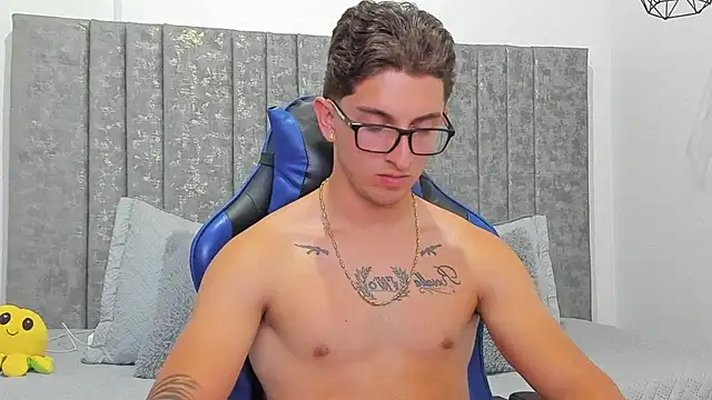 Calvin_Hunter webcam