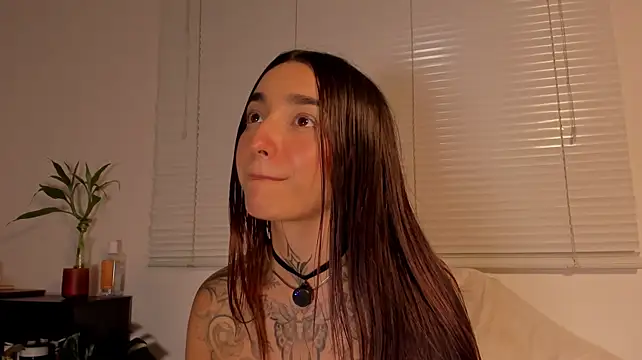 Emily_Rousess webcam