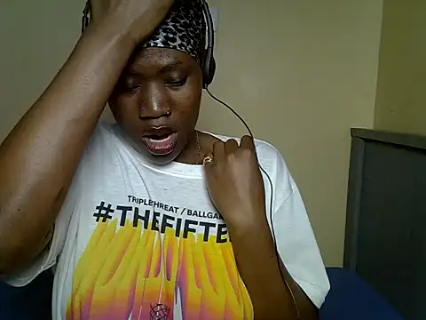 PeachyEboniey webcam