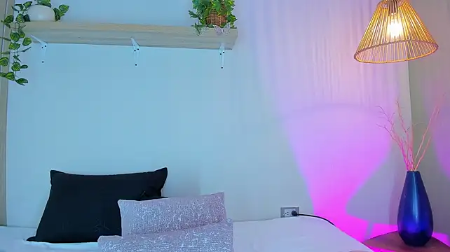 Isabella_Whiitee_ webcam