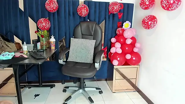 Aisha_hotts777 webcam