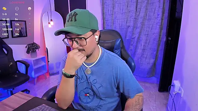 daviidevans_ (M young) - PLAY WITH MY SOFT COCK