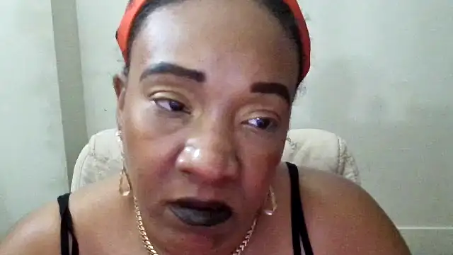 mzpretty444 (F milf) - smoke f & vibe 