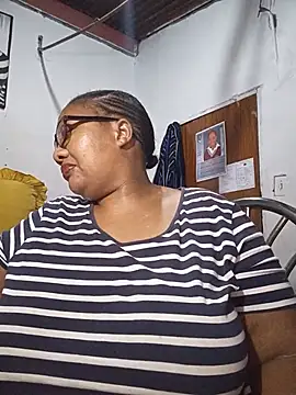YELLOW_BONE live cam preview