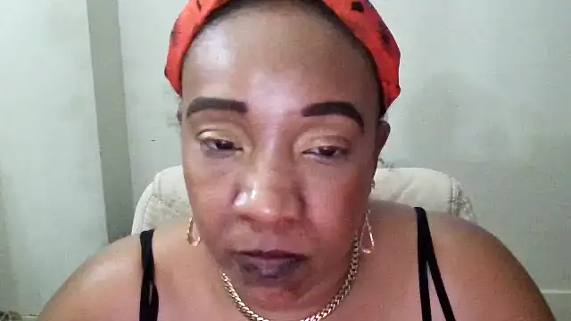 mzpretty444 (F milf) - smoke f & vibe 