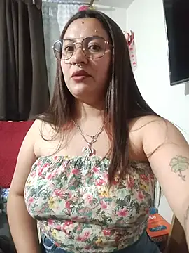 samm_curvy