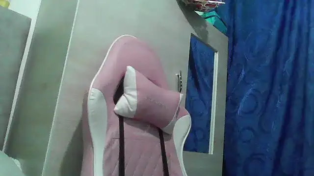 Charis_21 webcam