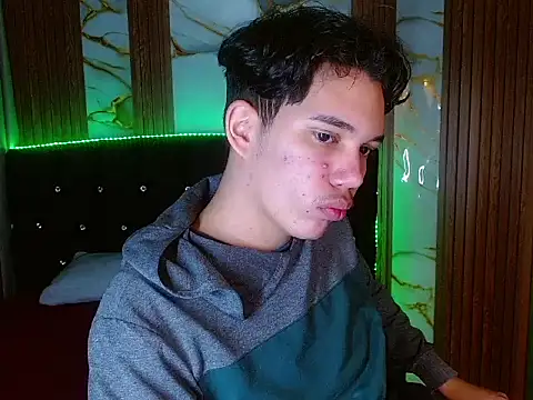 haku_nayro live cam on StripChat