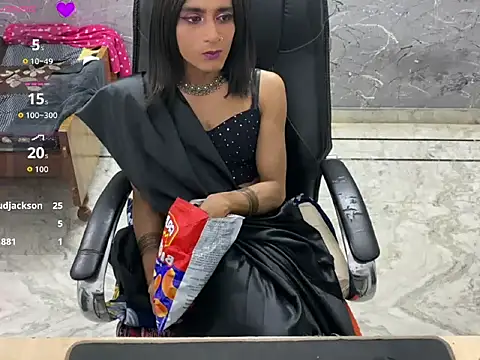 LuvLayla webcam
