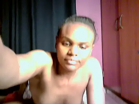 Queen_petite_ live cam preview