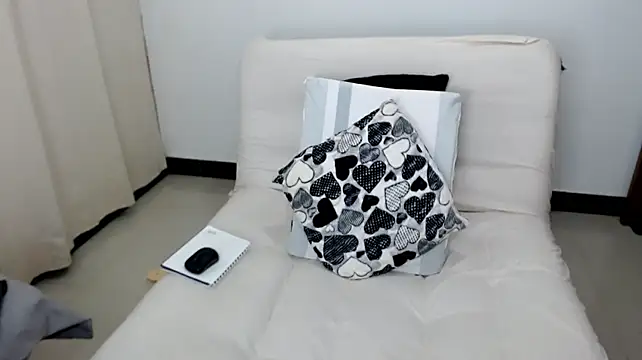 Laura-pervert