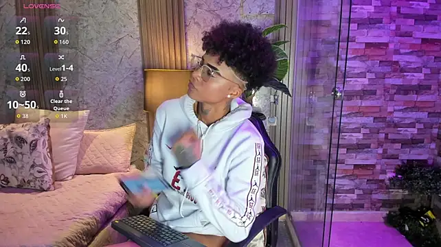 LuciaWallace live cam preview