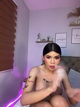 DanikaLovve live cam on StripChat