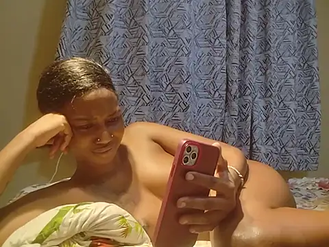 Kiki_07 live cam preview