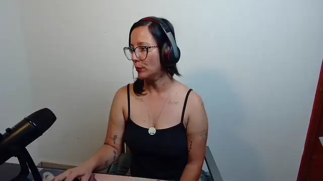 mahina84 webcam