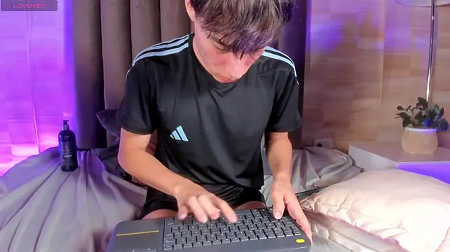 Isaac_Grey webcam