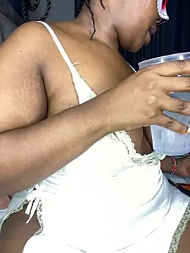 BIGMAMA011 webcam