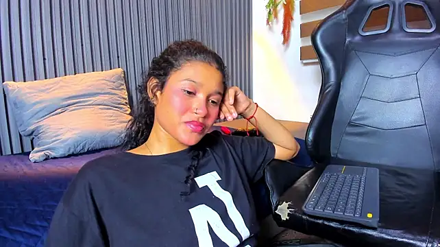 hailey_velvet webcam