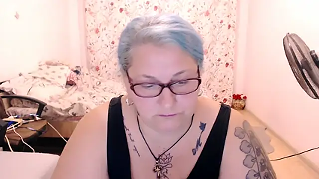 Sugarmommy_69X webcam