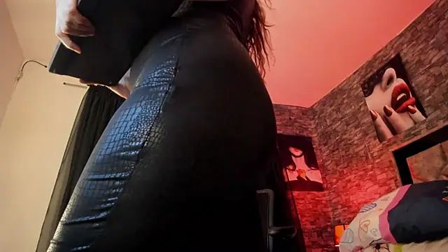 SamanttaMilf live cam on StripChat