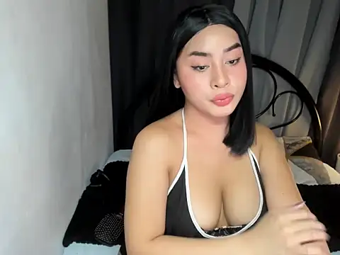 Urgirljasimin live cam on StripChat