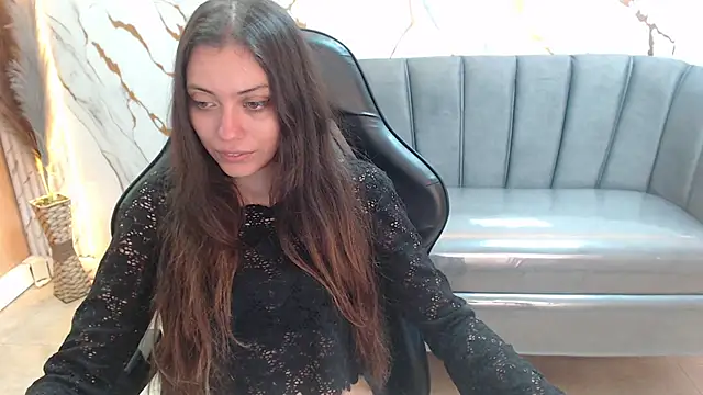 laura_rouss_tf live cam on StripChat