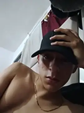 HotAndresCo live cam on StripChat