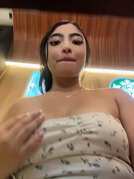 valentina-gomezz's live room