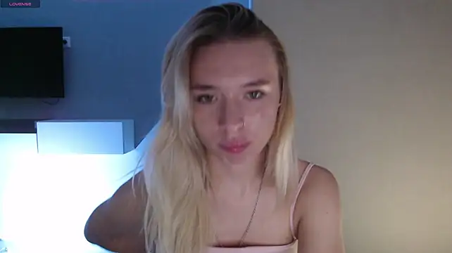 Emily_Hartt webcam