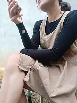 Linda-yiyi live cam