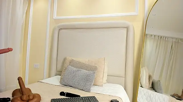 KatieBoison live cam preview