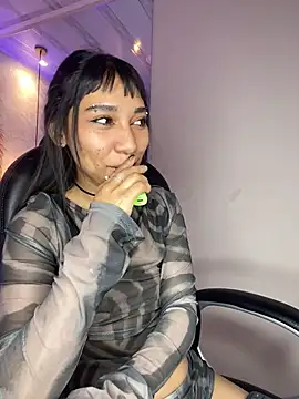 LaylaJames live cam preview