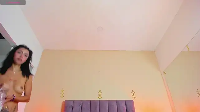 EmmaHearts_ live cam preview