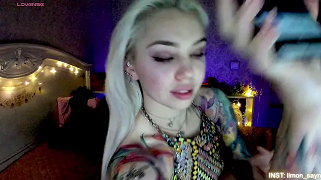 LillyMoure_ webcam