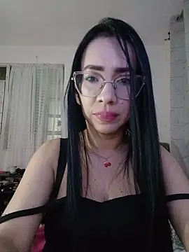 YaraDuartee webcam