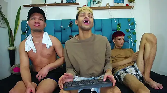 Dirty3someGuys webcam