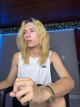 larrycraft (M twink) - undress