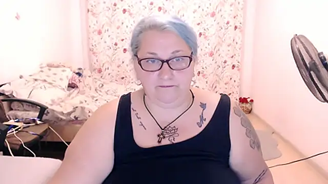 Sugarmommy_69X webcam