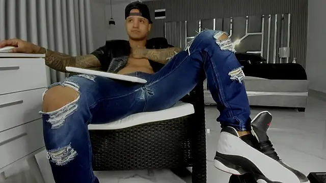 master_leather webcam