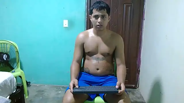 Lil_condor_baby webcam